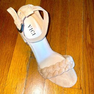 Sandal heels with suede type material